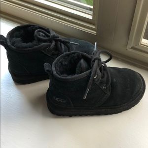 EUC Toddler boy ugg boots size 10